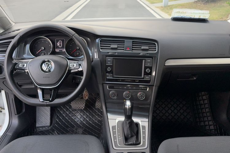 Used Volkswagen Golf 2018 1.6L Automatic Comfort Model Center Console