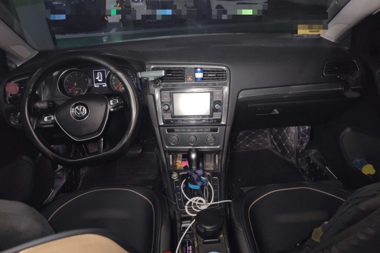 Used Volkswagen Golf 2018 230TSI Automatic Luxury Version Center Console