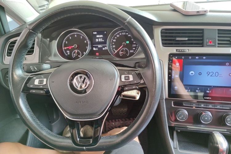 Used Volkswagen Golf 2018 230TSI Automatic Comfort Model Center Console