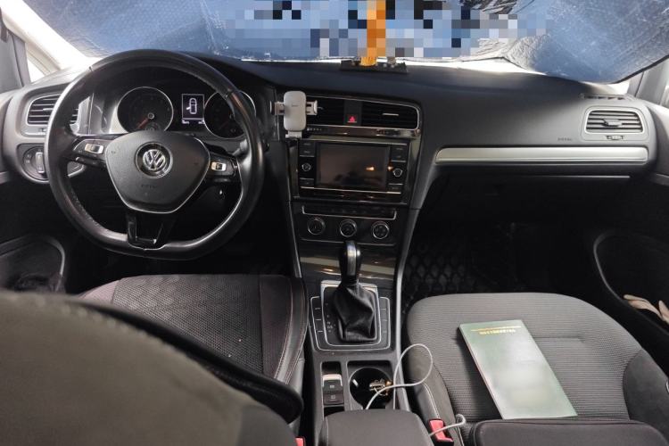 Used Volkswagen Golf 2018 1.6L Automatic Comfort Model Center Console