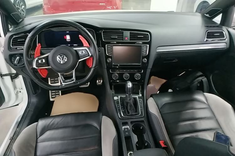 Used Volkswagen Golf 2018 280TSI Automatic R-Line Model Center Console