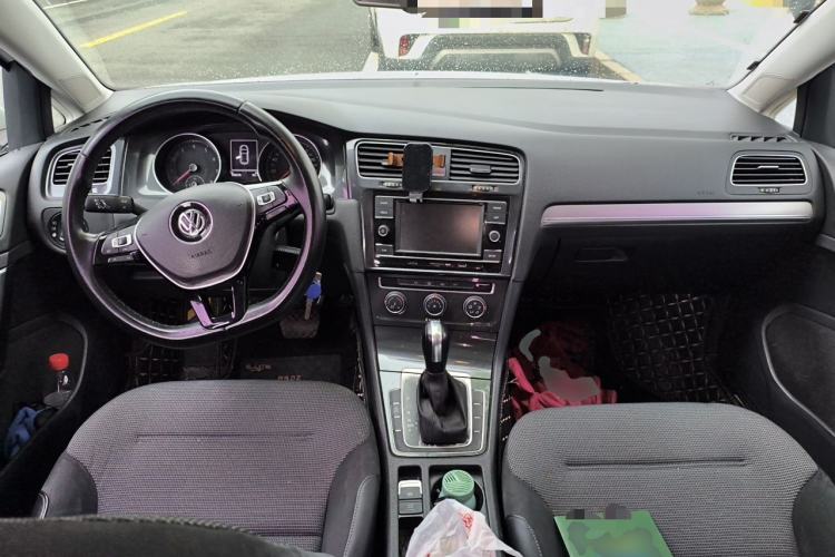Used Volkswagen Golf 2018 230TSI Automatic Comfort Model Center Console