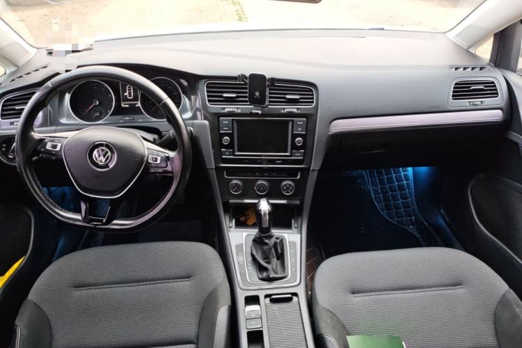 Used Volkswagen Golf 2018 230TSI Automatic Comfort Model Center Console