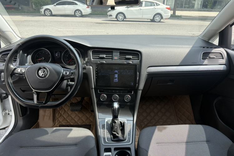 Used Volkswagen Golf 2018 1.6L Automatic Comfort Model Center Console
