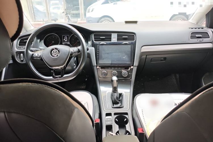 Used Volkswagen Golf 2018 1.6L Automatic Comfort Model Center Console