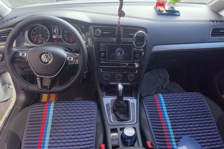 Used Volkswagen Golf 2018 1.6L Automatic Comfort Model Center Console