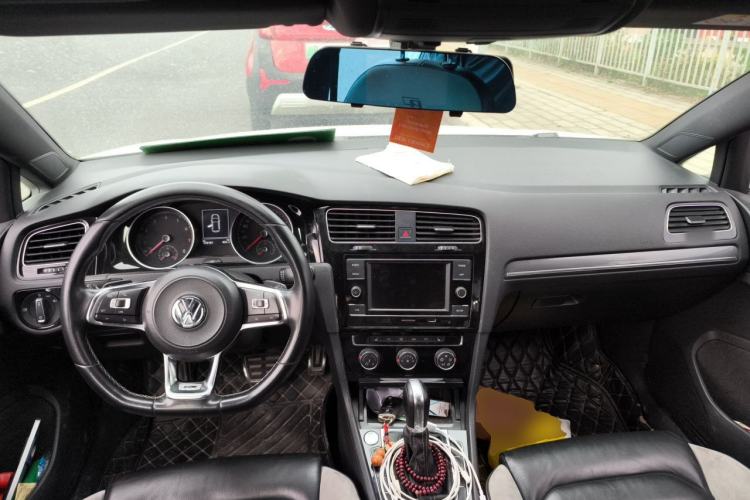 Used Volkswagen Golf 2018 280TSI Automatic R-Line Model Center Console