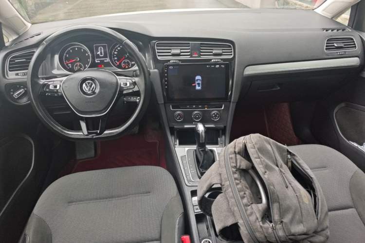 Used Volkswagen Golf 2018 1.6L Automatic Comfort Model Center Console