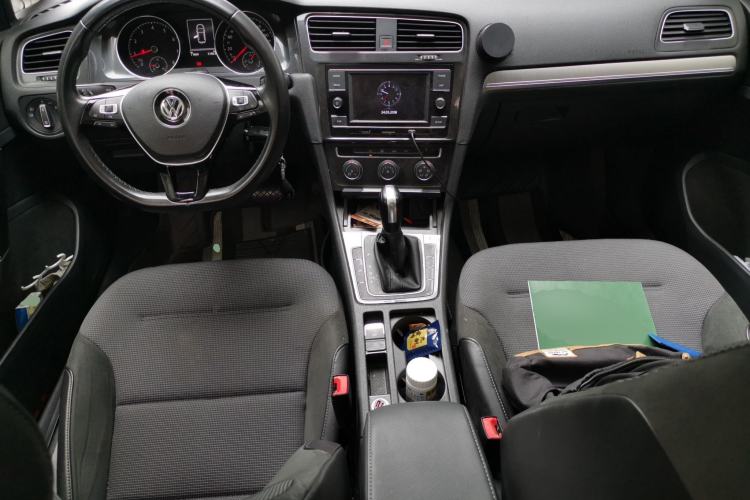 Used Volkswagen Golf 2018 1.6L Automatic Comfort Model Center Console