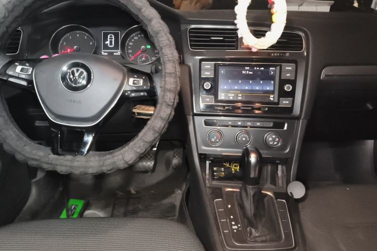 Used Volkswagen Golf 2018 1.6L Automatic Comfort Model Center Console