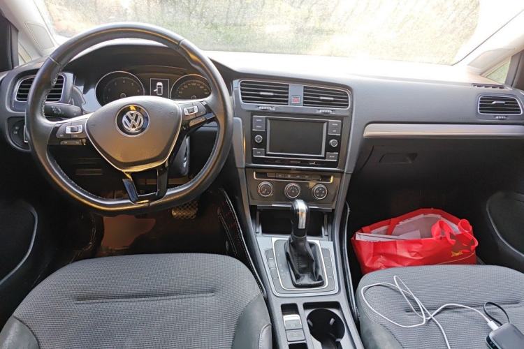 Used Volkswagen Golf 2018 230TSI Automatic Comfort Model Center Console