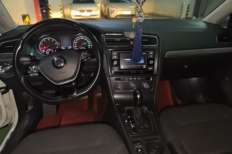 Used Volkswagen Golf 2018 230TSI Automatic Comfort Model Center Console