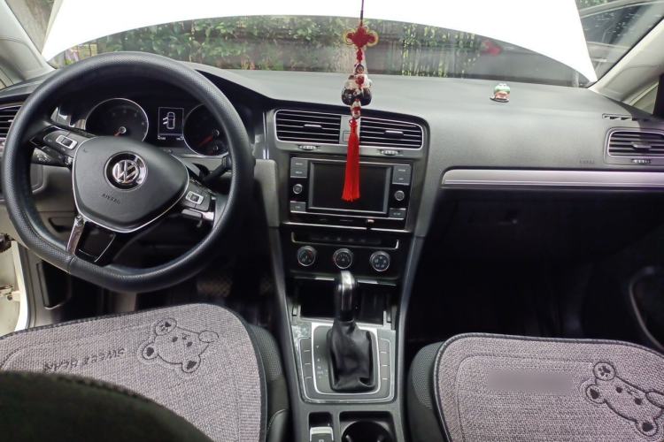 Used Volkswagen Golf 2018 1.6L Automatic Comfort Model Center Console