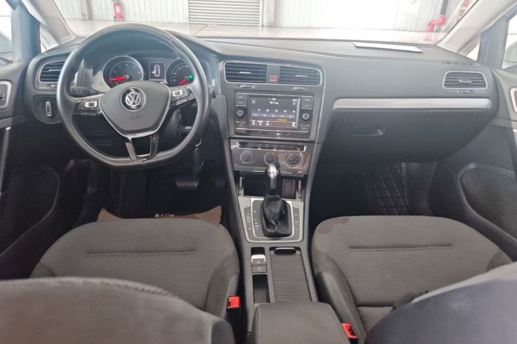 Used Volkswagen Golf 2018 230TSI Automatic Comfort Model Center Console