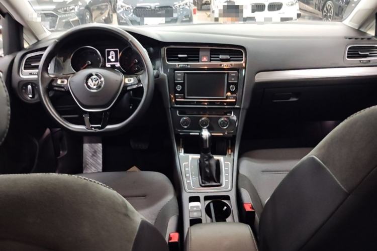 Used Volkswagen Golf 2018 1.6L Automatic Comfort Model Center Console
