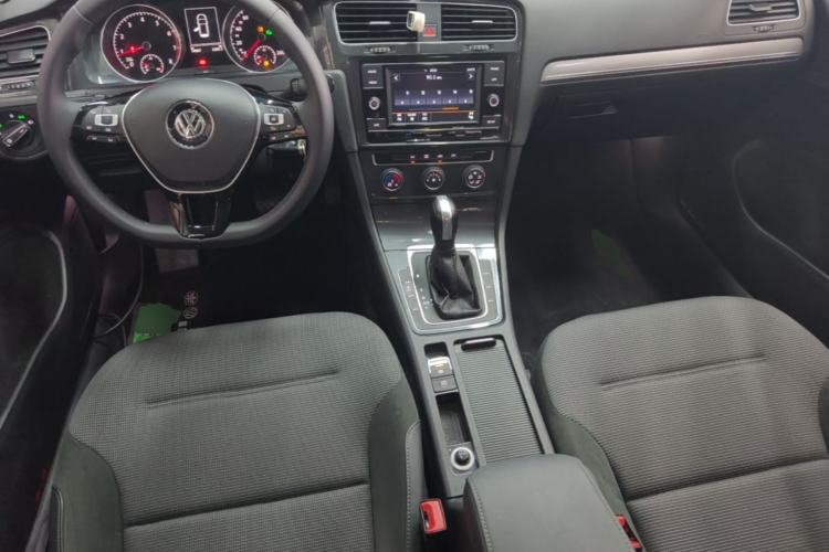 Used Volkswagen Golf 2018 230TSI Automatic Comfort Model Center Console