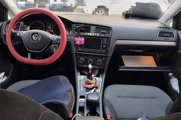 Used Volkswagen Golf 2018 1.6L Automatic Comfort Model Center Console