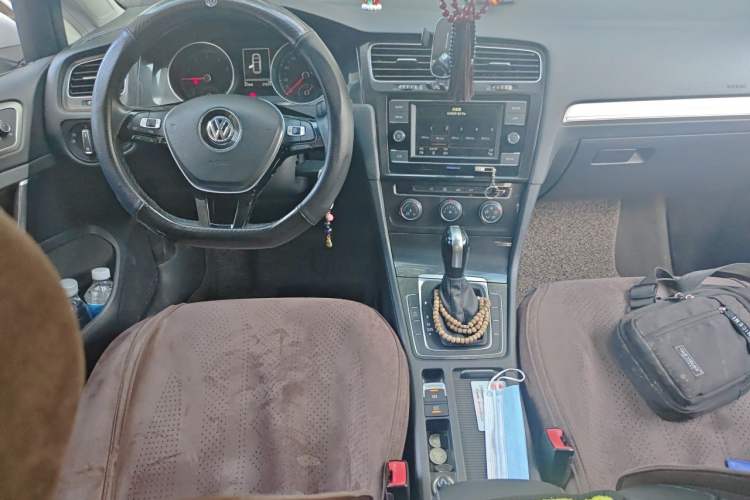 Used Volkswagen Golf 2018 230TSI Automatic Comfort Model Center Console