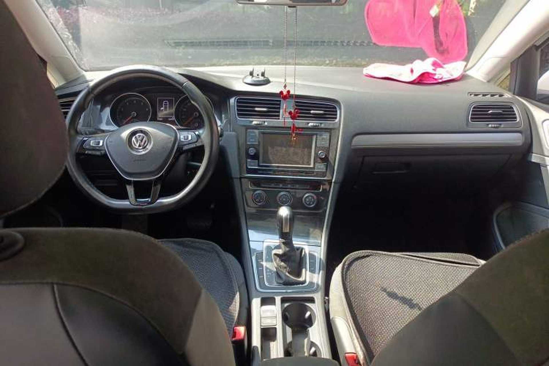 Used Volkswagen Golf 2018 1.6L Automatic Comfort Model Center Console