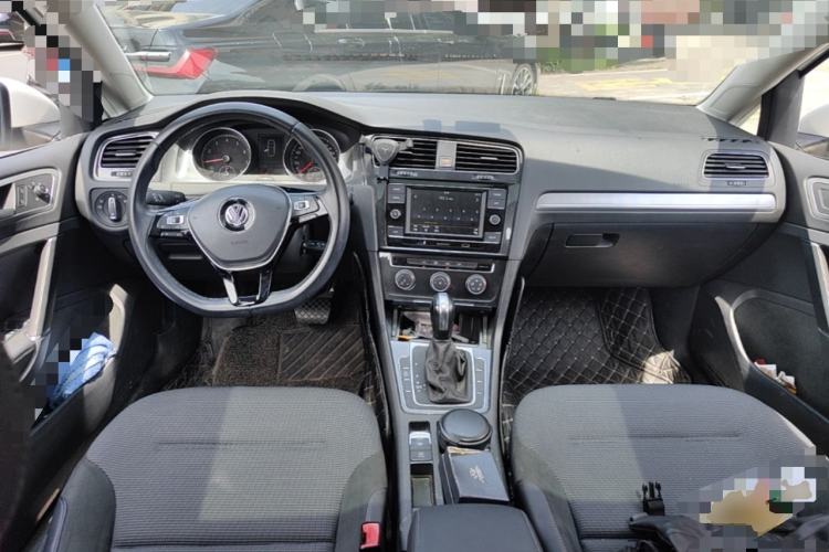 Used Volkswagen Golf 2018 230TSI Automatic Comfort Model Center Console