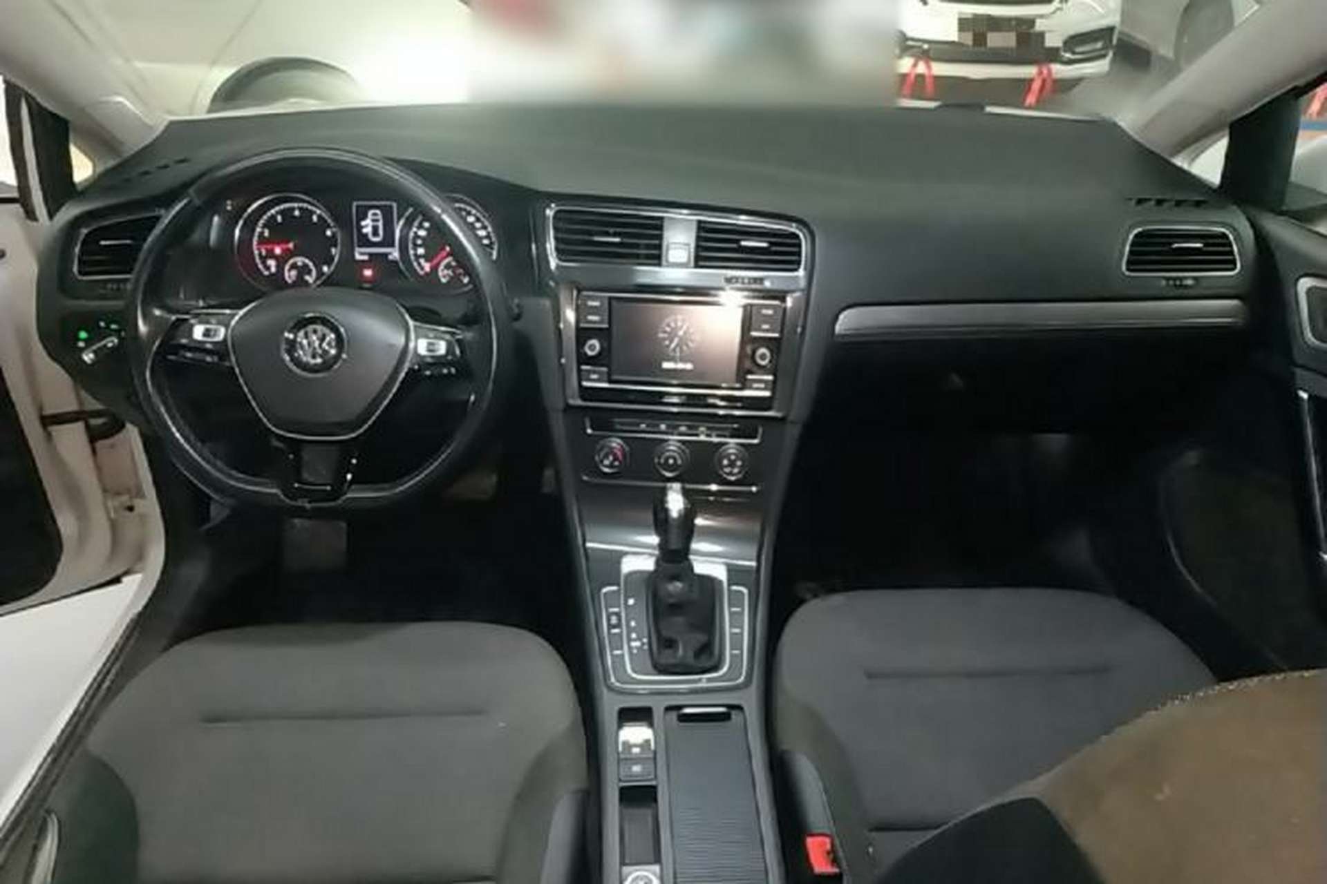 Used Volkswagen Golf 2018 230TSI Automatic Comfort Model Center Console