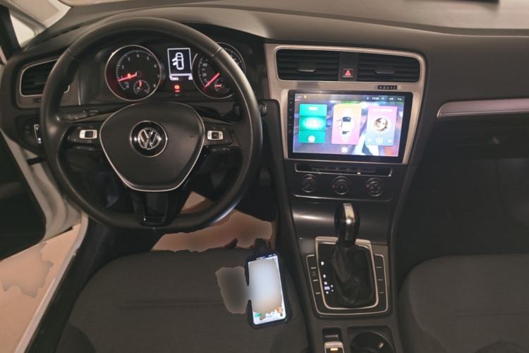 Used Volkswagen Golf 2018 230TSI Automatic Comfort Model Center Console