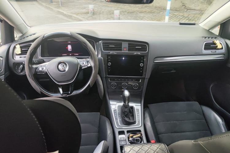 Used Volkswagen Golf 2018 280TSI Automatic Flagship Model Center Console