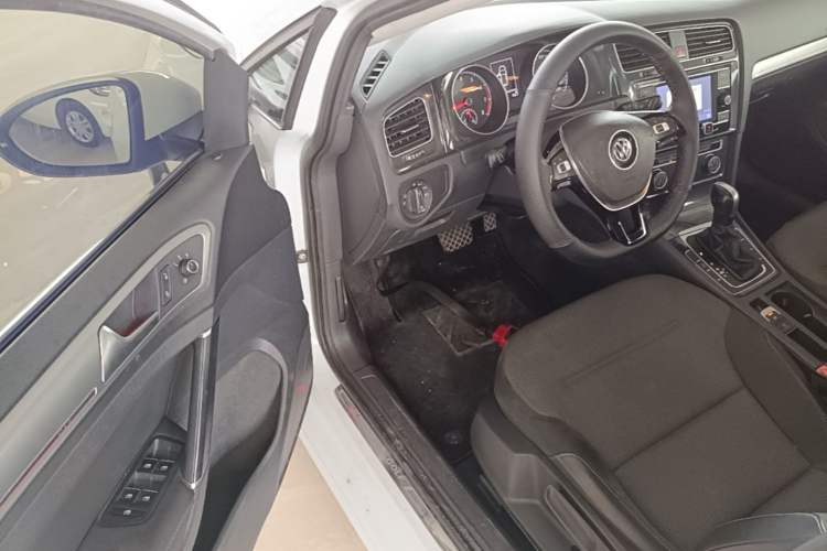 Used Volkswagen Golf 2018 230TSI Automatic Comfort Model Driver Seat