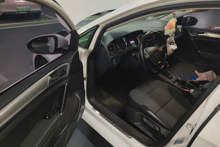 Used Volkswagen Golf 2018 1.6L Automatic Comfort Model Driver Seat
