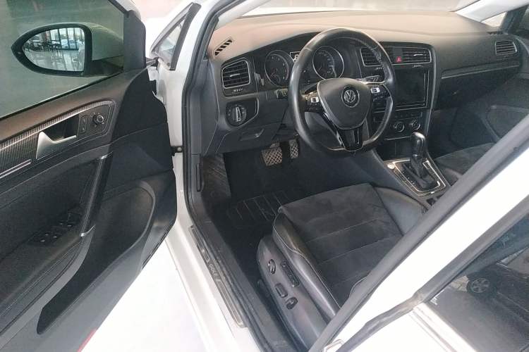 Used Volkswagen Golf 2018 230TSI Automatic Luxury Version Driver Seat