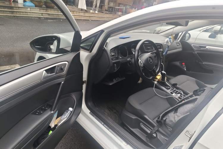 Used Volkswagen Golf 2018 230TSI Automatic Comfort Model Driver Seat