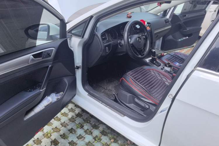 Used Volkswagen Golf 2018 1.6L Automatic Comfort Model Driver Seat