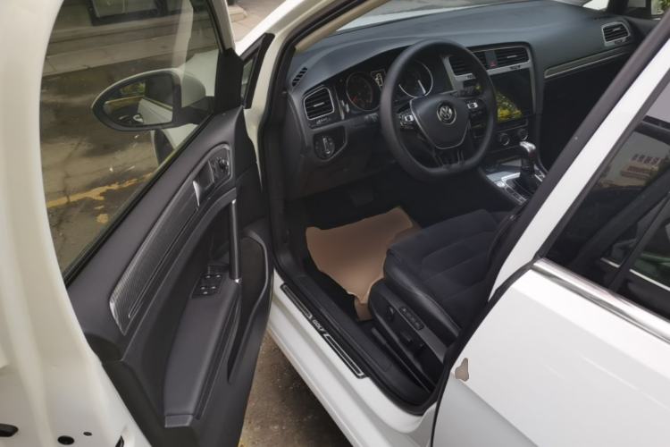 Used Volkswagen Golf 2018 230TSI Automatic Luxury Version Driver Seat