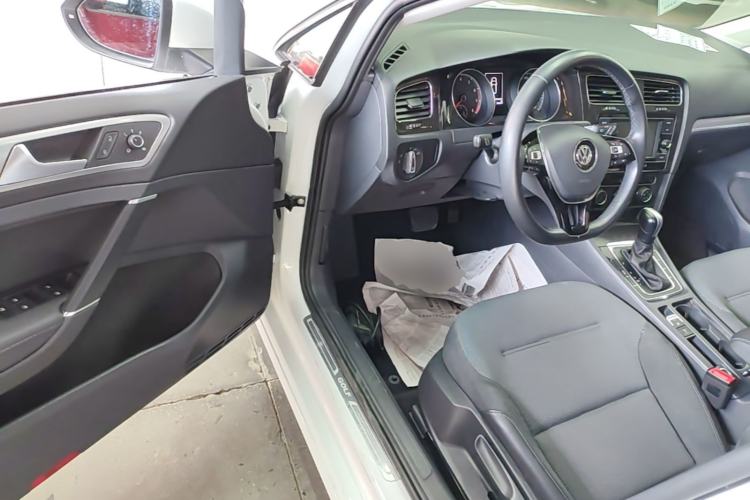 Used Volkswagen Golf 2018 230TSI Automatic Comfort Model Driver Seat