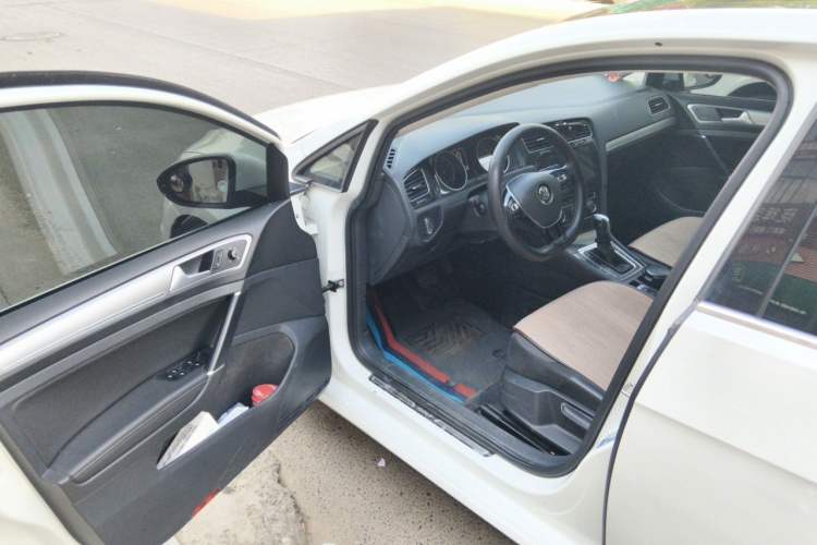 Used Volkswagen Golf 2018 1.6L Automatic Comfort Model Driver Seat