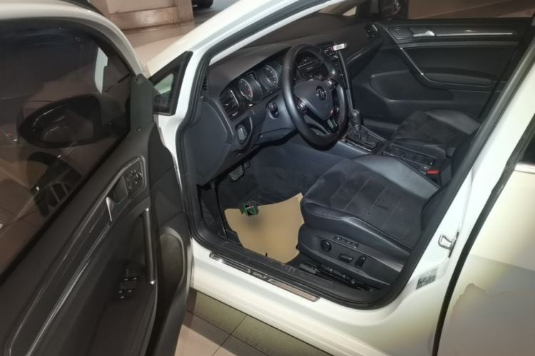 Used Volkswagen Golf 2018 230TSI Automatic Luxury Version Driver Seat