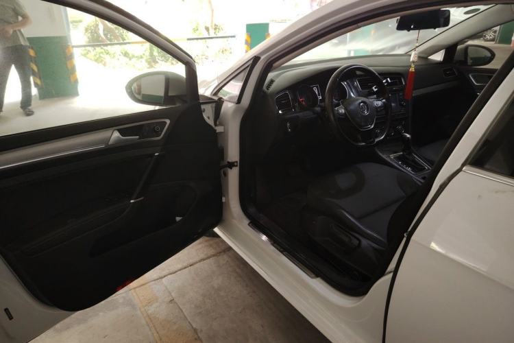 Used Volkswagen Golf 2018 230TSI Automatic Comfort Model Driver Seat
