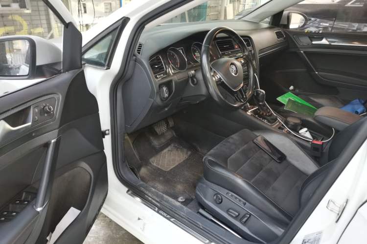Used Volkswagen Golf 2018 230TSI Automatic Luxury Version Driver Seat