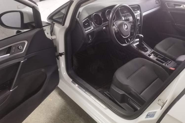 Used Volkswagen Golf 2018 1.6L Automatic Comfort Model Driver Seat
