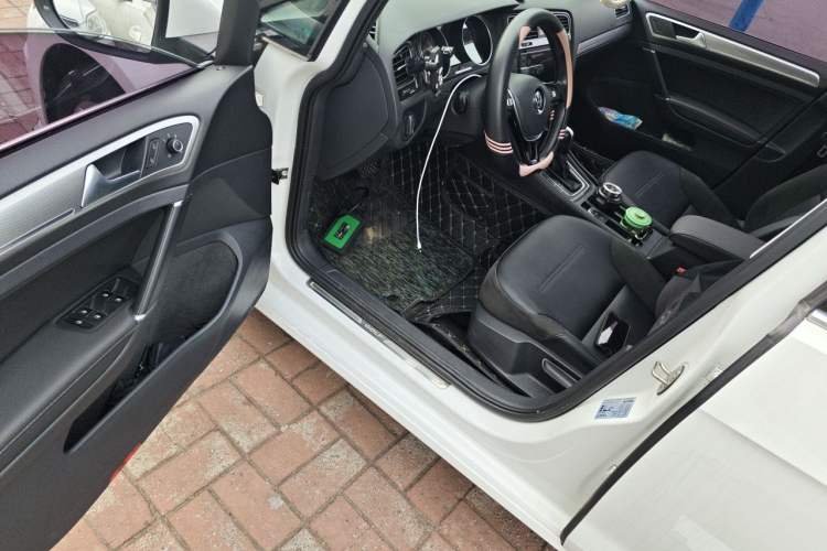 Used Volkswagen Golf 2018 1.6L Automatic Comfort Model Driver Seat
