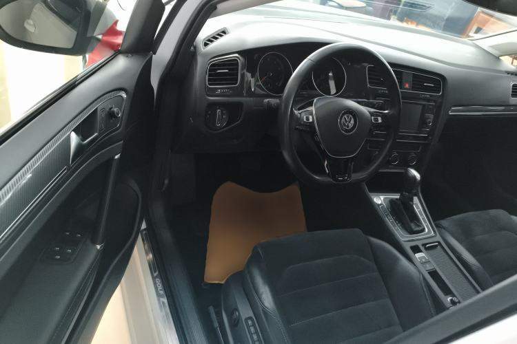 Used Volkswagen Golf 2018 230TSI Automatic Luxury Version Driver Seat