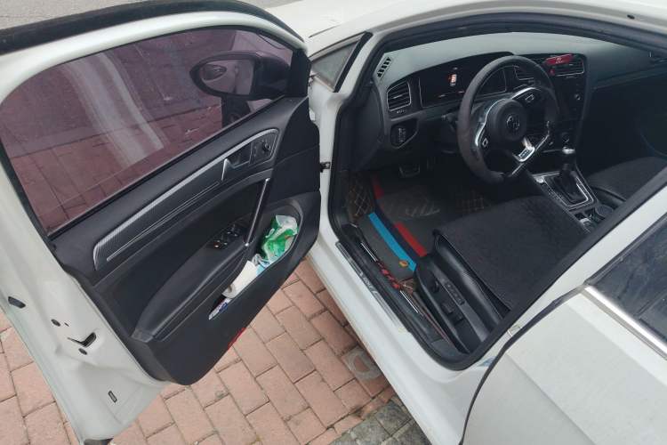 Used Volkswagen Golf 2018 230TSI Automatic Luxury Version Driver Seat