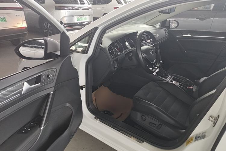 Used Volkswagen Golf 2018 230TSI Automatic Luxury Version Driver Seat
