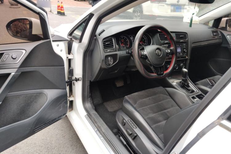 Used Volkswagen Golf 2018 230TSI Automatic Luxury Version Driver Seat