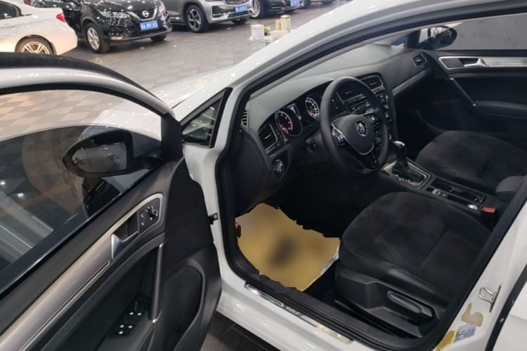 Used Volkswagen Golf 2018 230TSI Automatic Comfort Model Driver Seat