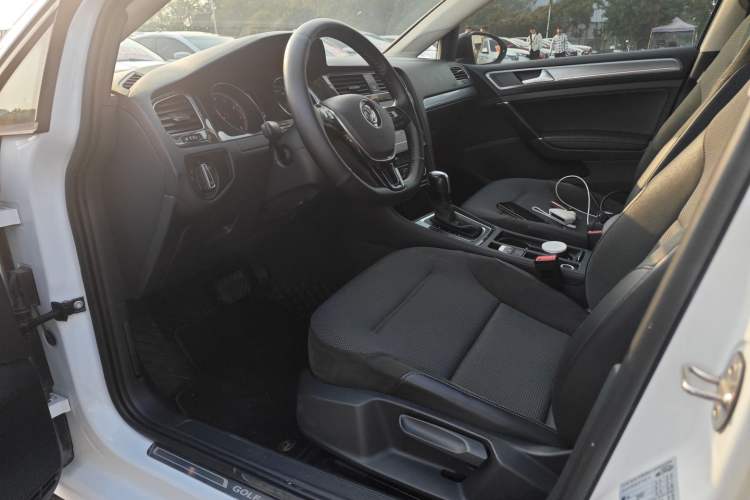 Used Volkswagen Golf 2018 230TSI Automatic Comfort Model Driver Seat