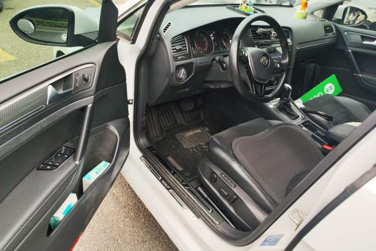Used Volkswagen Golf 2018 230TSI Automatic Luxury Version Driver Seat