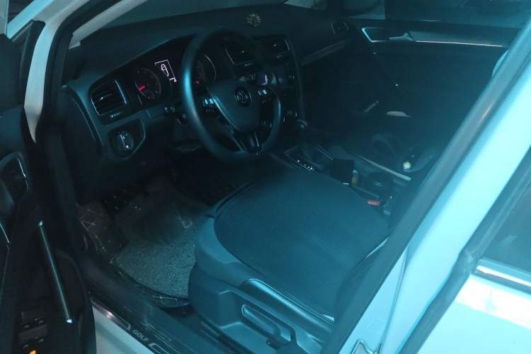 Used Volkswagen Golf 2018 230TSI Automatic Comfort Model Driver Seat