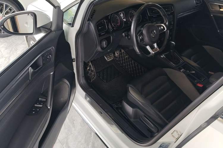 Used Volkswagen Golf 2018 280TSI Automatic R-Line Model Driver Seat