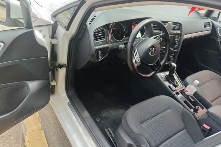 Used Volkswagen Golf 2018 230TSI Automatic Comfort Model Driver Seat